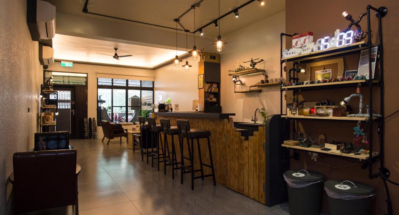 Iron St. House Apartment Tainan Bagian luar foto