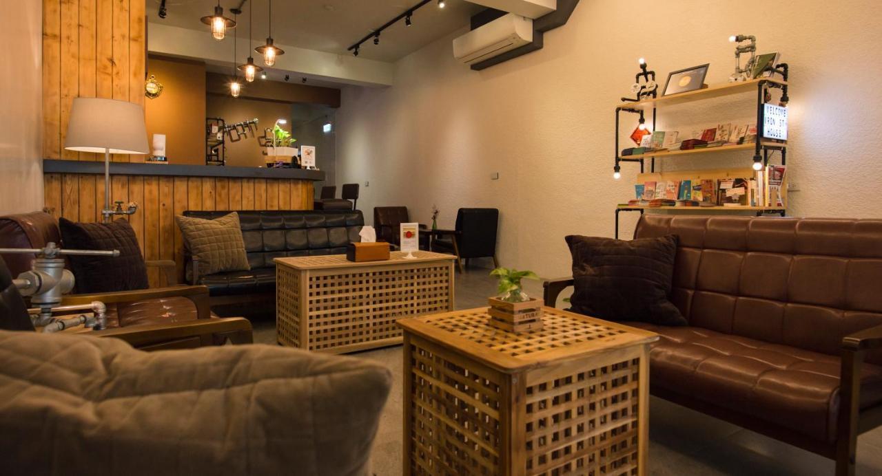 Iron St. House Apartment Tainan Bagian luar foto