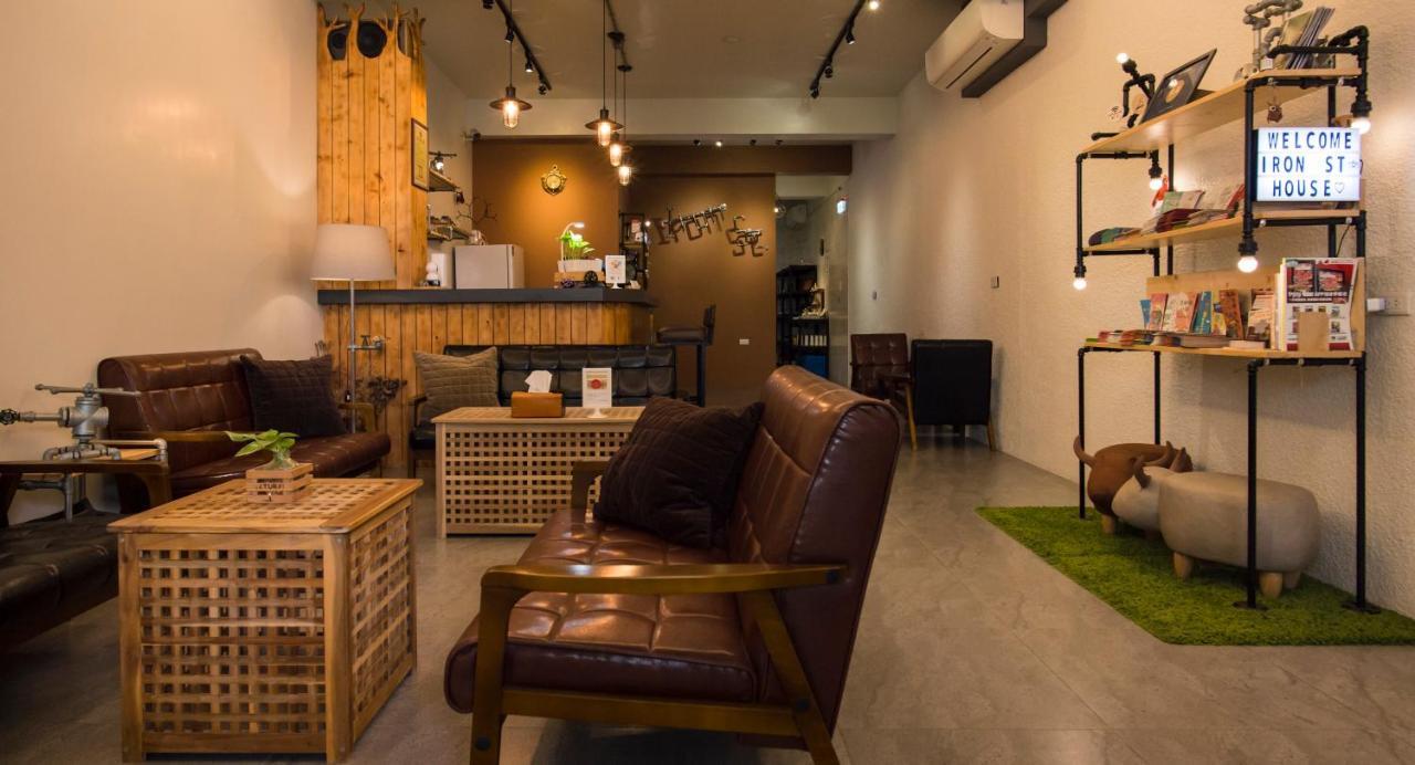 Iron St. House Apartment Tainan Bagian luar foto