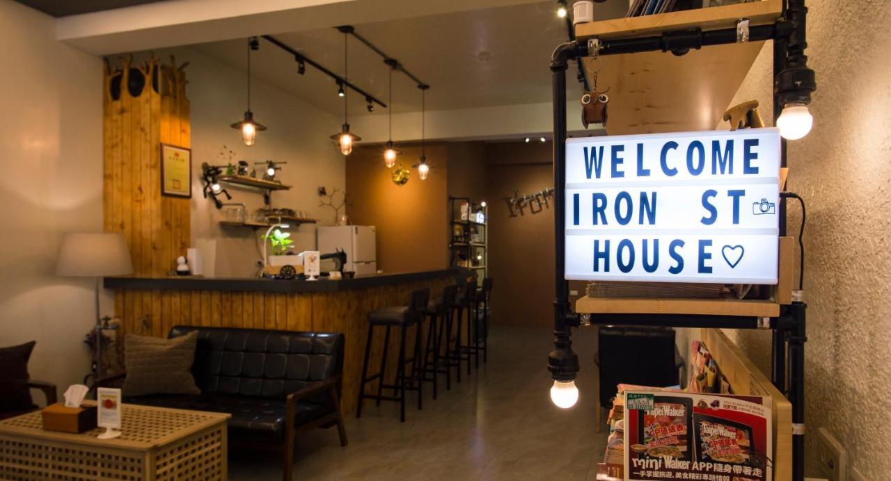 Iron St. House Apartment Tainan Bagian luar foto