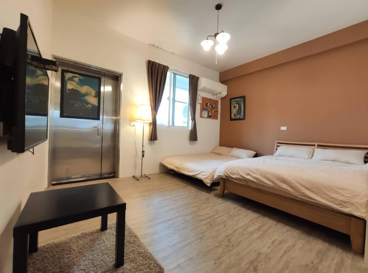Iron St. House Apartment Tainan Bagian luar foto