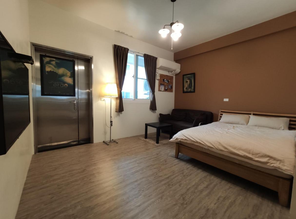 Iron St. House Apartment Tainan Bagian luar foto